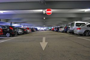 Read more about the article Motorista que teve carro danificado em estacionamento de aeroporto deve ser indenizado